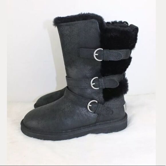 UGG Becket Black Leather Sheepskin Boots - Picture 2 of 5